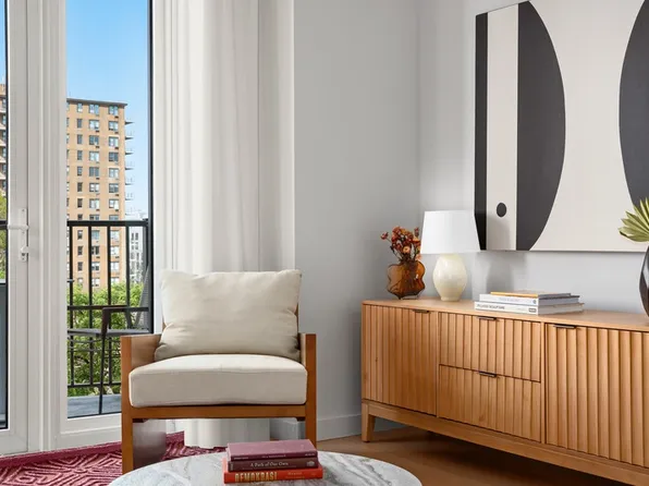 249 Willoughby Avenue image 8 of 28