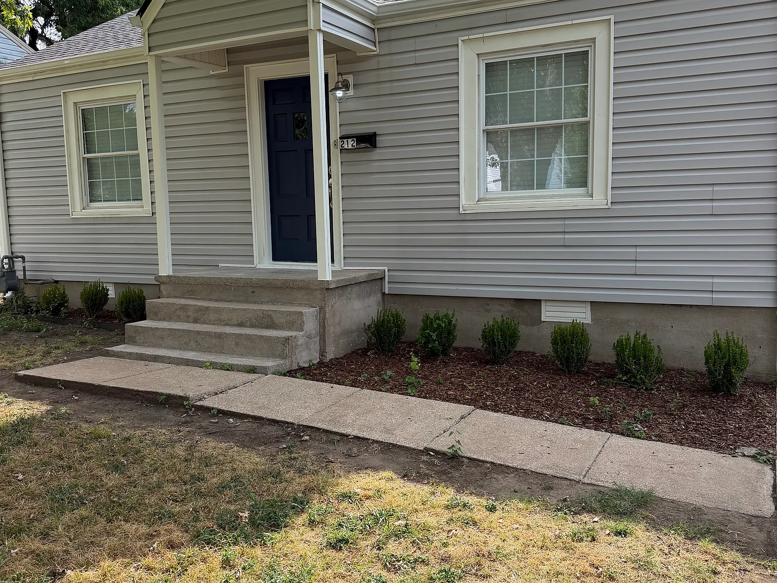 2 bed, 1000 sqft, $1,300 — Photo 2