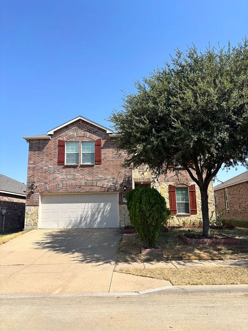Stunning 5-Bedroom Home in Keller ISD Flexible Layout with Game Room! — Photo 1