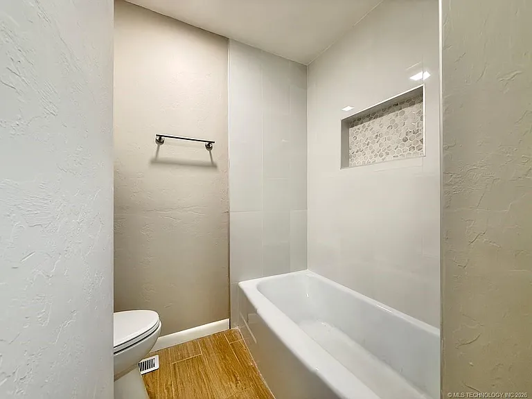 424 N Market Ave — Photo 17