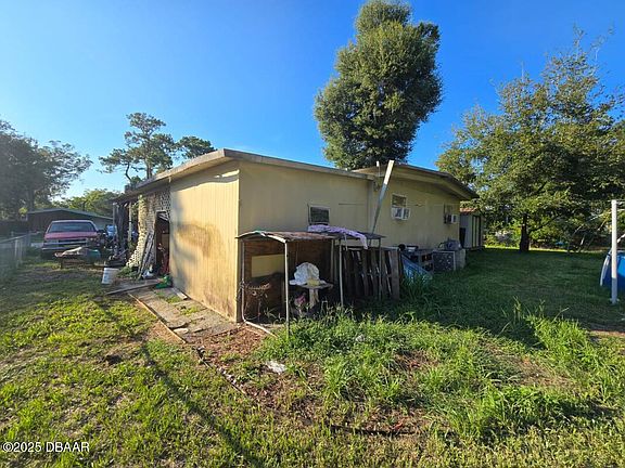 3rd image of 4153 Woodland Cir