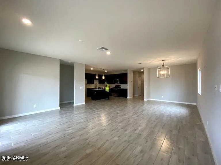 976 E White Wing Dr — Photo 2