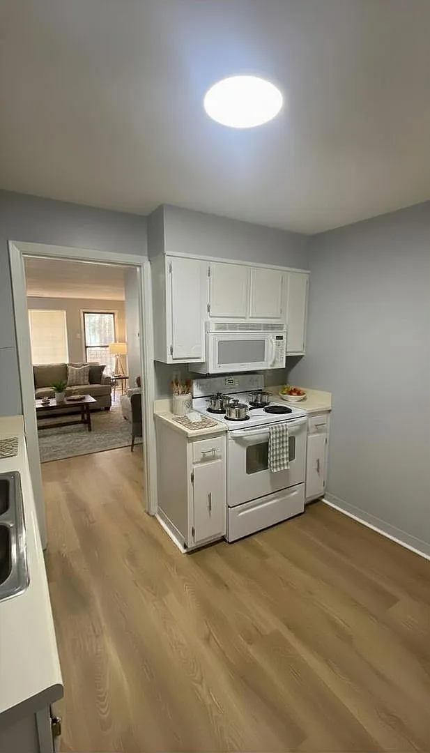 Spacious 2 Bedroom Apartments in Raleigh Raleigh Pines — Photo 3