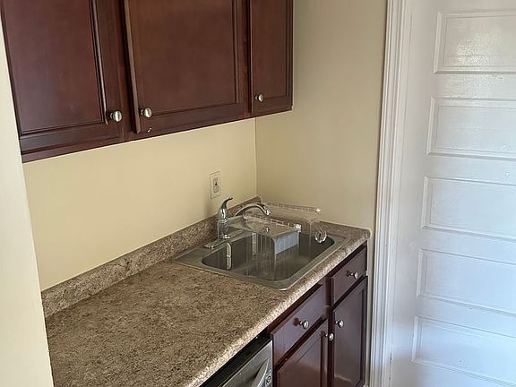 5th image of 17 Van Dyke Dr #1
