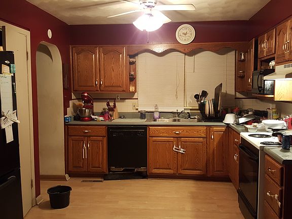 3rd image of 703 Miller St