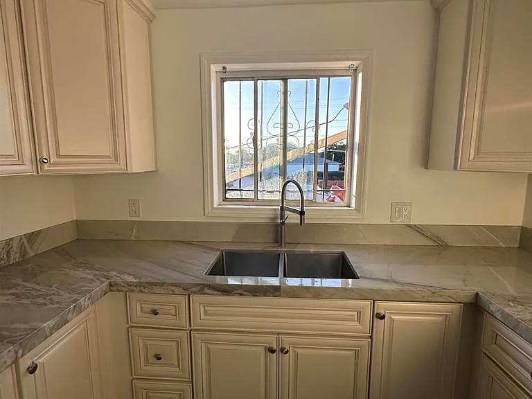 4602 Cherokee Ave — Photo 2