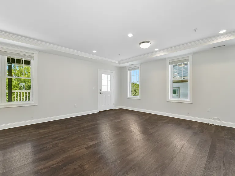 19 Riverside Sq — Photo 20