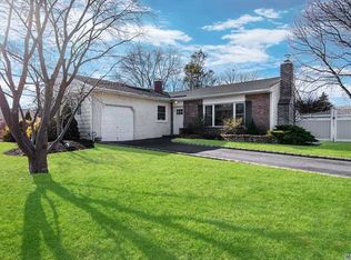 193 Gainsborough Rd, Holbrook, NY 11741