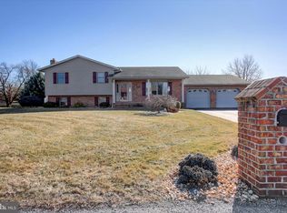 722 Mahantango Dr, Chambersburg, PA 17202