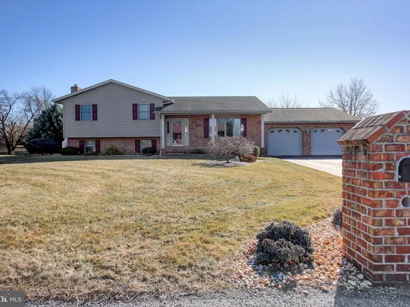 722 Mahantango Dr, Chambersburg, PA 17202