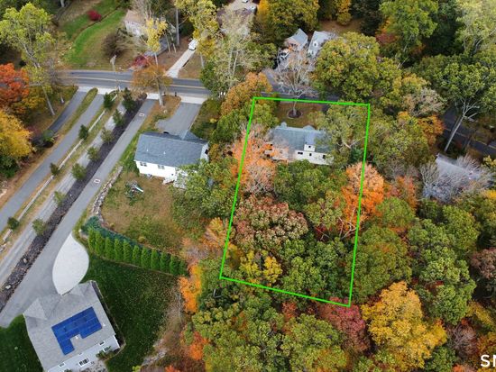32 Cedarhurst Lane, Milford, CT 06461