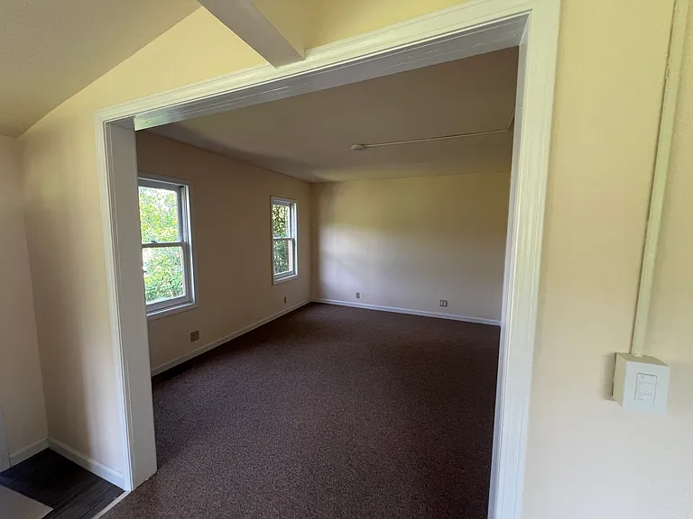 1021 W Seneca St — Photo 8