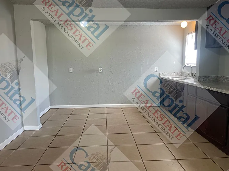 407 E Key Blvd — Photo 6