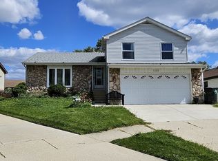 155 Hastings Mill Rd, Streamwood, IL 60107