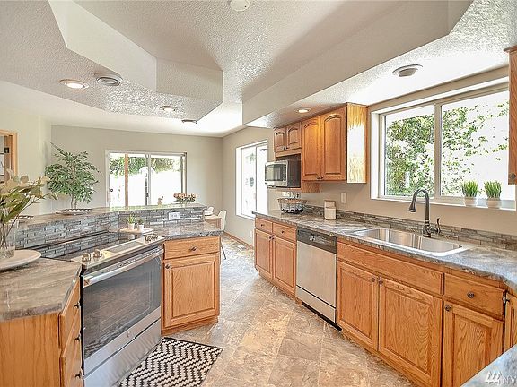 2nd image of 1911 Alma Dr