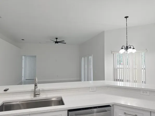 10150 Bloomfield Hills Dr, Seffner, FL 33584