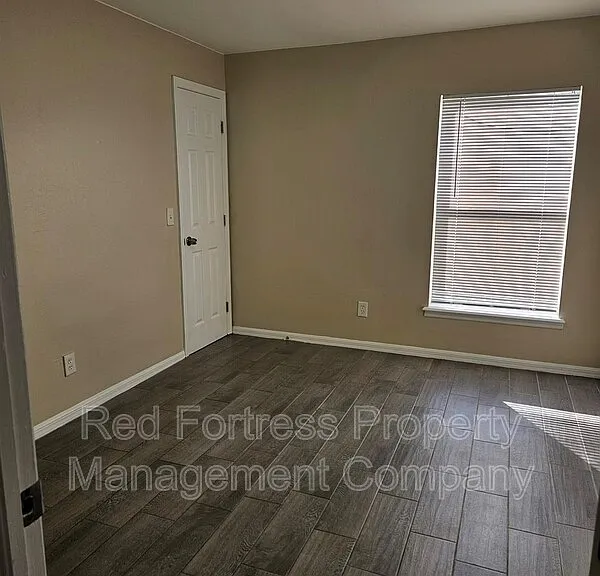 4514 Leonard Blvd S — Photo 4