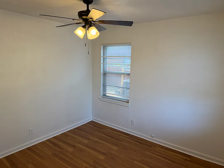 2800 W Fuller Ave — Photo 14