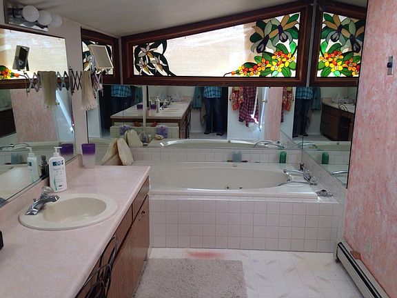 Jetted tub in master