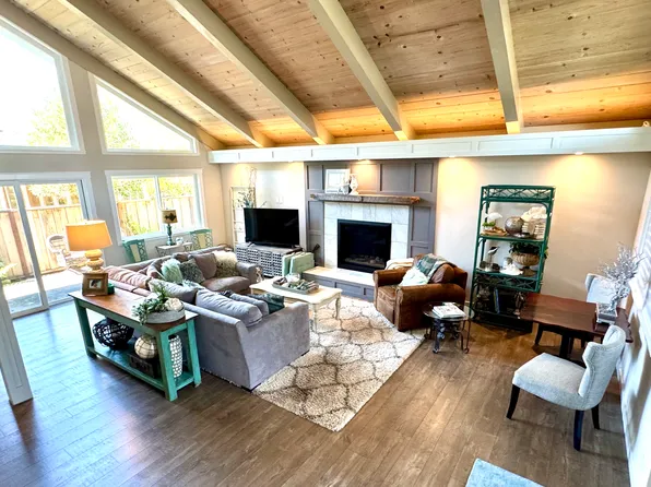 429 Cliff Dr, Aptos, CA 95003