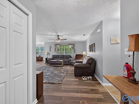 3rd image of 87 Lindsey Ln