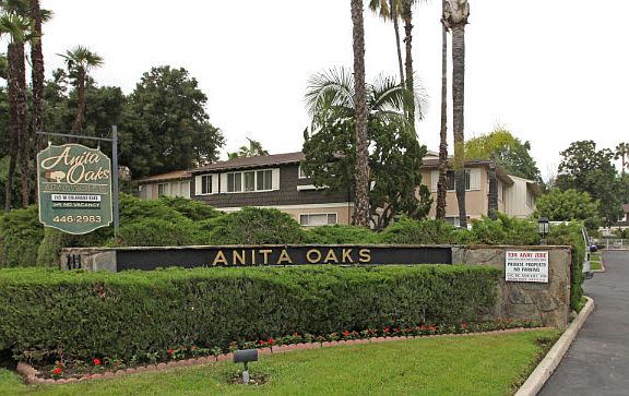 2nd image of 1600 W Huntington Dr APT 1G