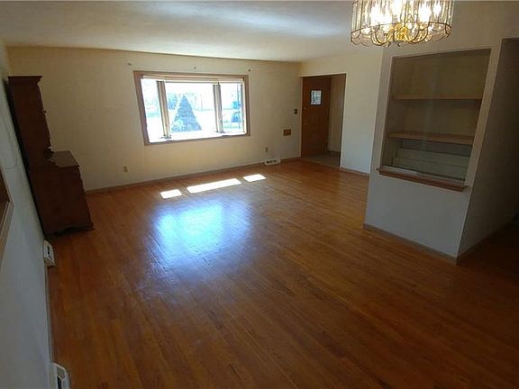3rd image of 793 E Dartmoor Ave