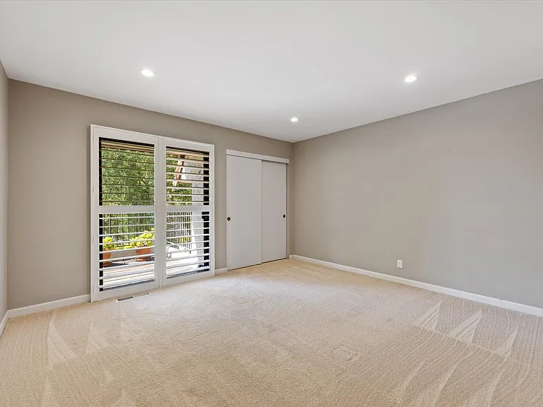 9 Heritage Ct — Photo 33
