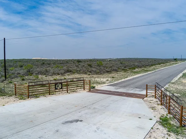 12 Kelley Ranch Rd, Del Rio, TX 78840