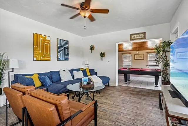 917 W Drew St — Photo 1