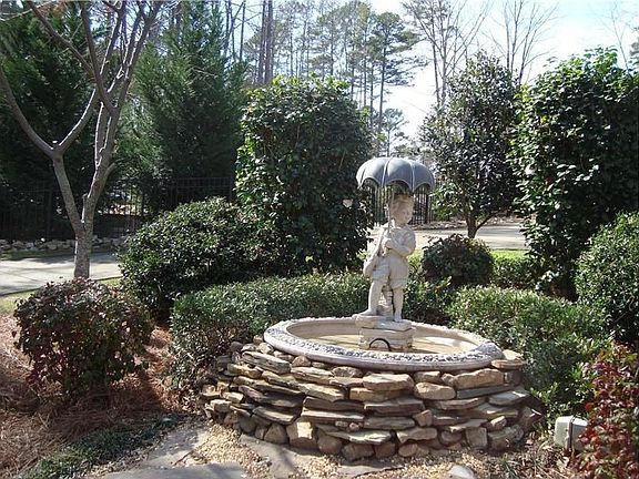 4th image of 100 Long Shoals Cir