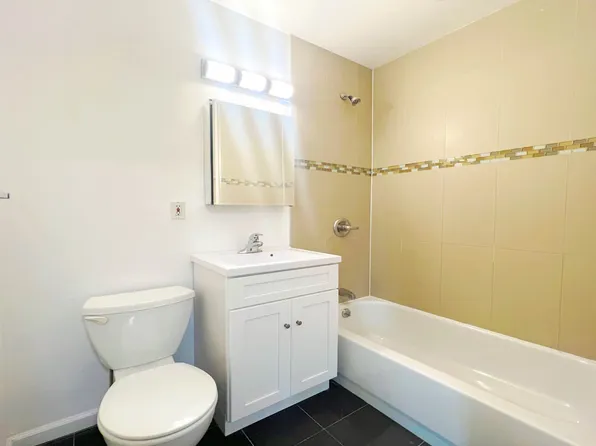 421 Park Place image 10 of 16