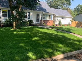 181 N 27th St, Wheatley Heights, NY 11798