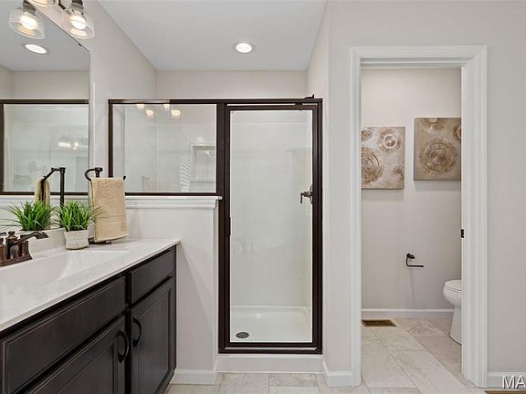 3rd image of 205 Gauntlet Ln