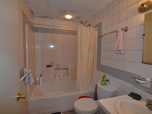5th image of 231 W Squantum St #B