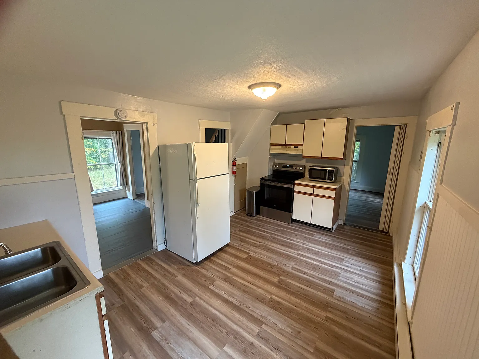3 bed, 1410 sqft, $1,950 — Photo 4