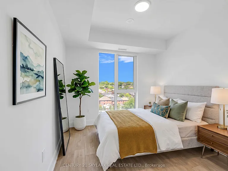 858 Dupont St #713 — Photo 3