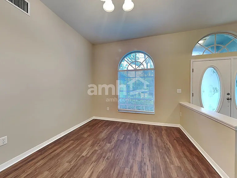 9423 Hunters Pond Dr — Photo 6