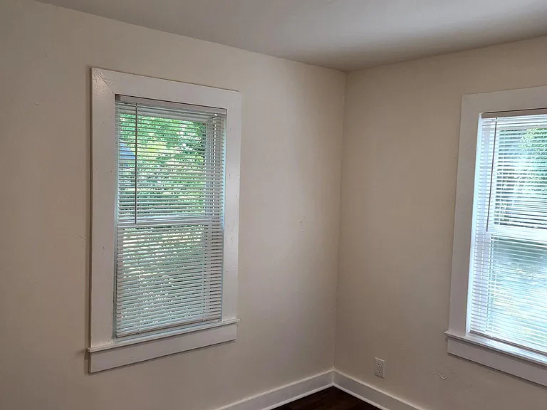 Bedroom w/closet