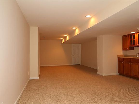 3rd image of 6979 Stanton Dr