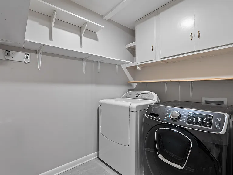 8045 Sabre Dr — Photo 28