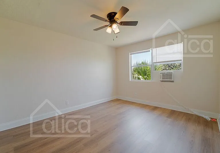 801 N Sapodilla Ave #1 — Photo 4