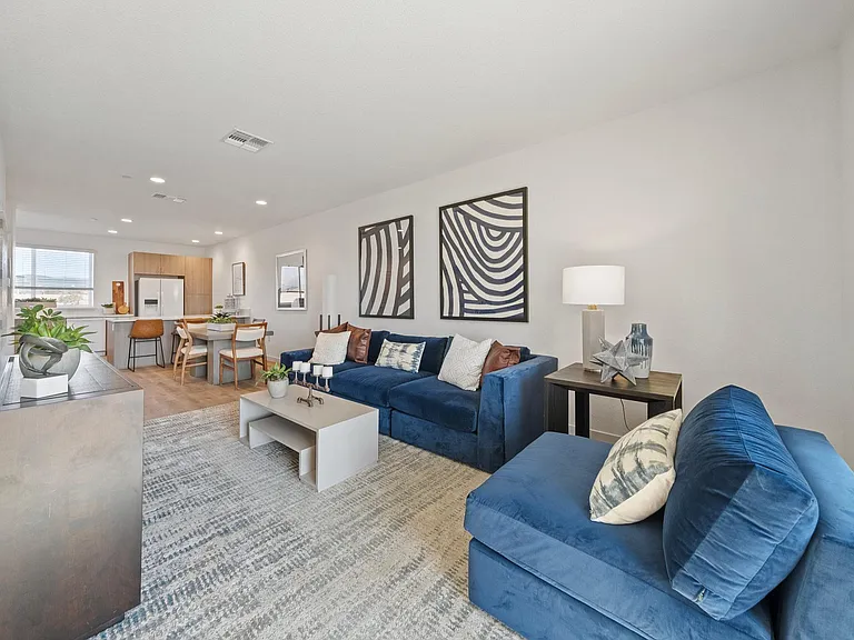Estaire Luxury Townhomes — Photo 6