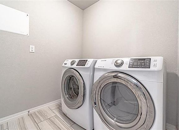 2nd image of 950 Silverthorn Dr