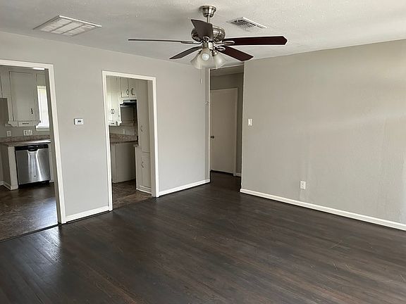 2nd image of 1004 S Shepherd Dr