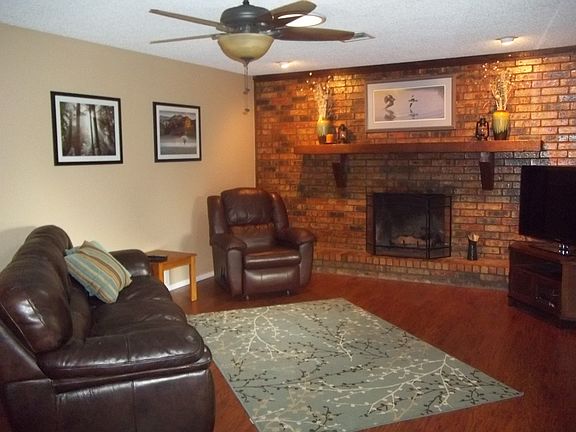 Living Room 13'X21'
