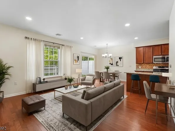 605 Lopez Ln, Morris Plains Boro, NJ 07950