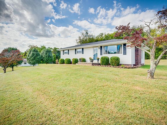 3rd image of 424 Suburbia Dr