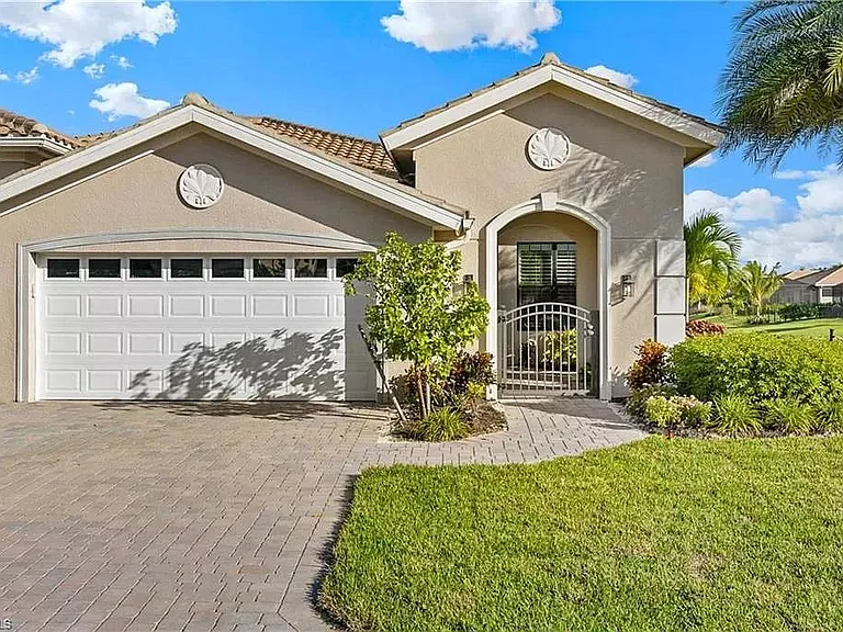 8150 Venetian Pointe Dr — Photo 26