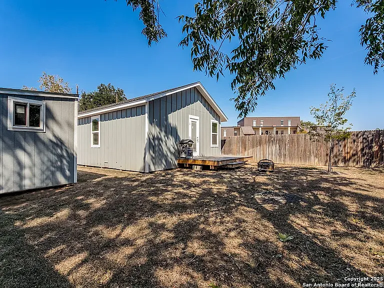 458 Seele St — Photo 18